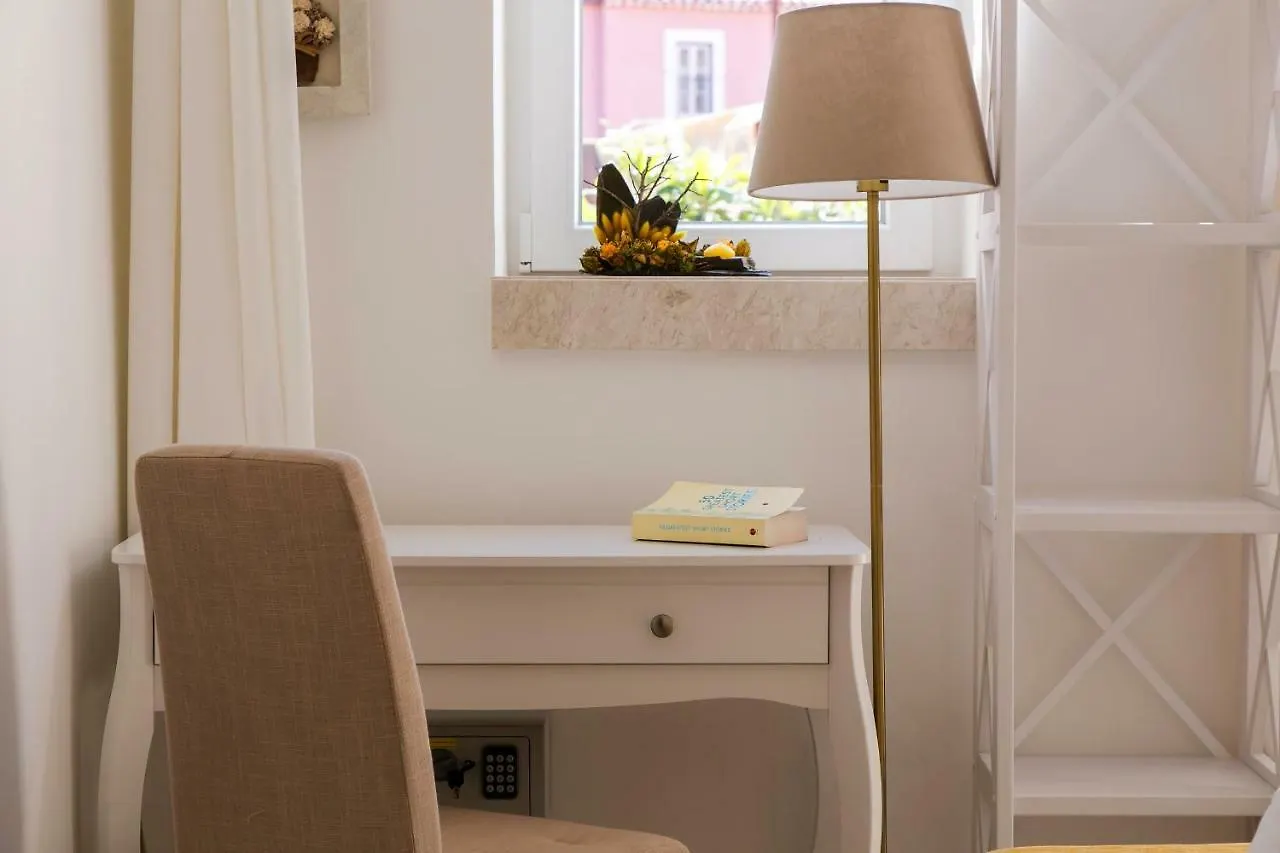 Suites Amalia Guesthouse Near Rossio Square Lisbon